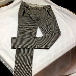 Women’s Mosaic & Co black/white patterned skinny pants, size S